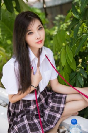 白丝美女被艹